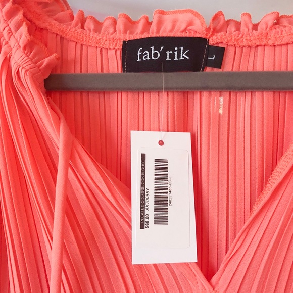fab’rik Pleated Colorblock Peasant Blouse - Picture 5 of 8